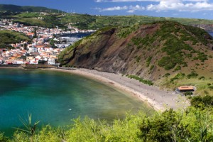 Der Strand Porto Pim auf der Azoren Insel Faial.