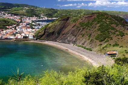 Der Strand Porto Pim auf der Azoren Insel Faial.